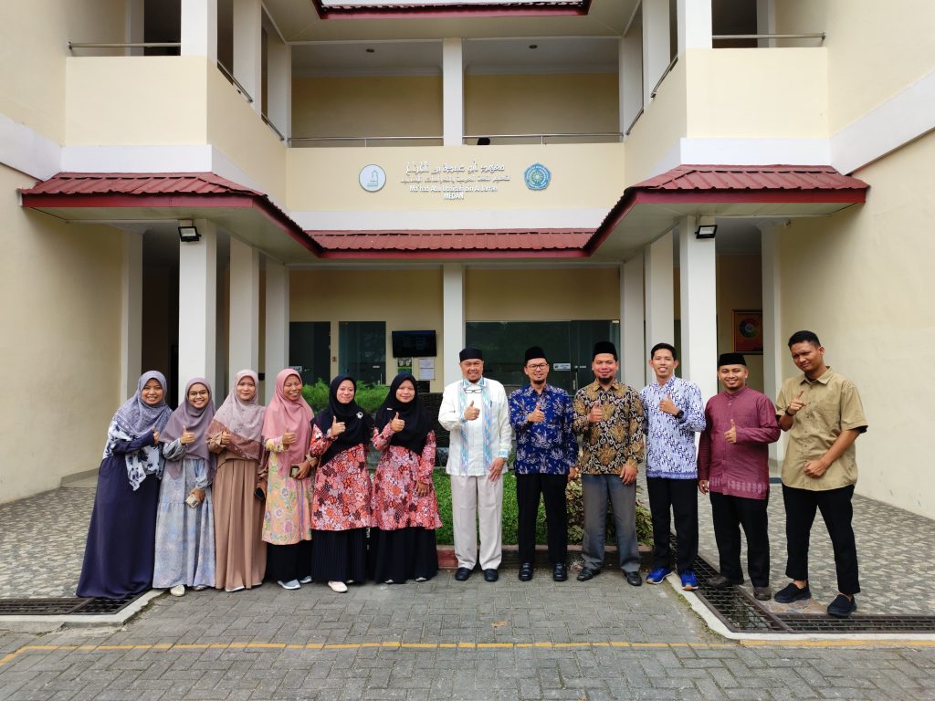 Foto Bersama Civitas Akademika Mahad Abu Ubaidah