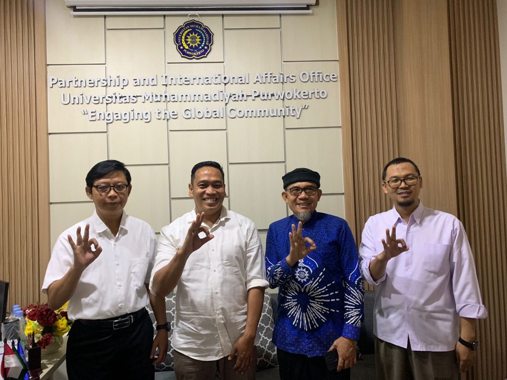 Foto Bersama Direktur Ma'had Al Imam Malik UMP Ketua KUI dan Pimpinan Daerah Muhammadiyah Cilacap